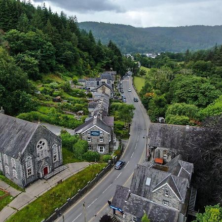 Хостел Base Camp Snowdonia, Gwersyll Cyntaf Eryri Бетс-и-Койд Экстерьер фото