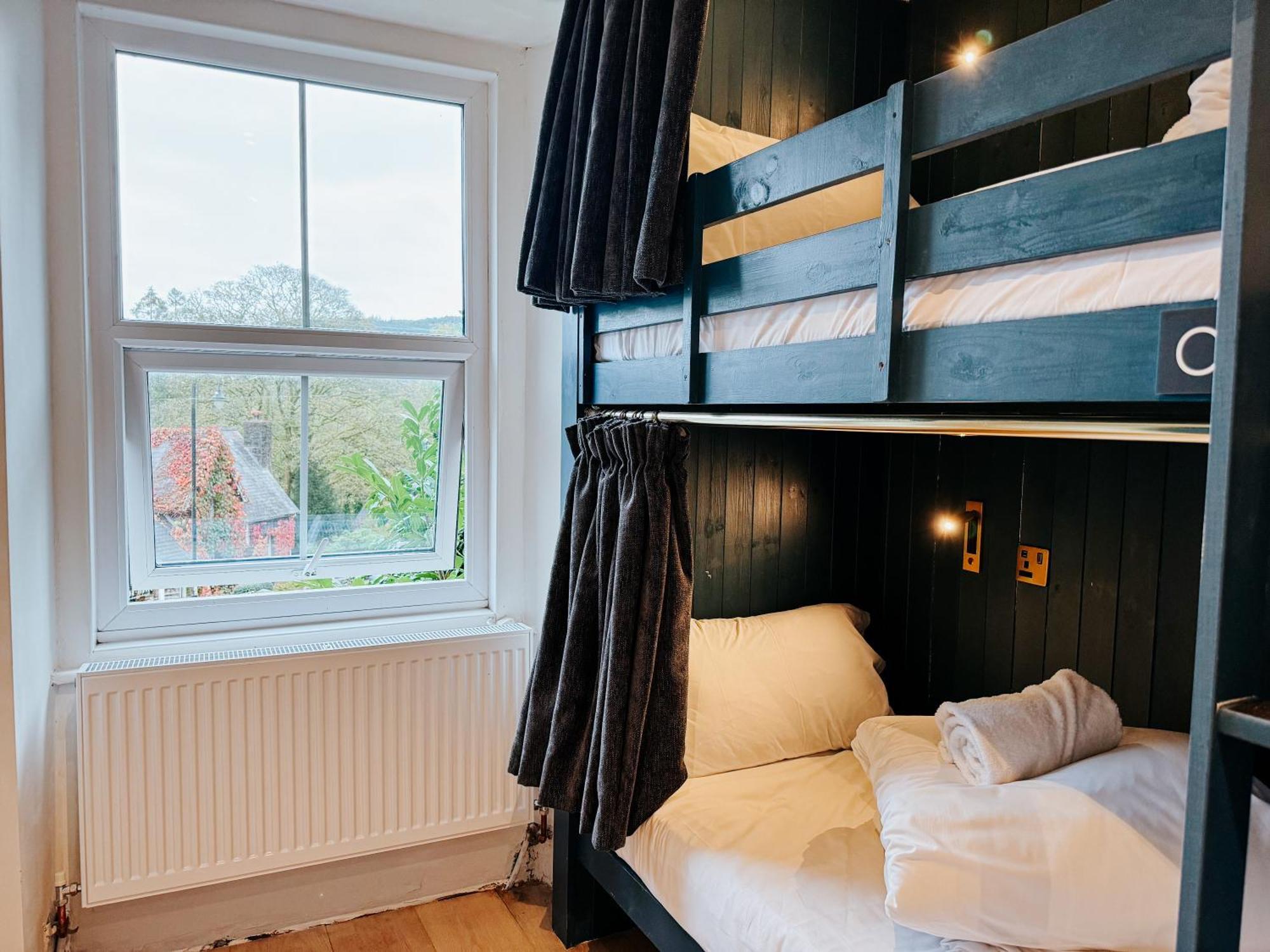 Хостел Base Camp Snowdonia, Gwersyll Cyntaf Eryri Бетс-и-Койд Экстерьер фото