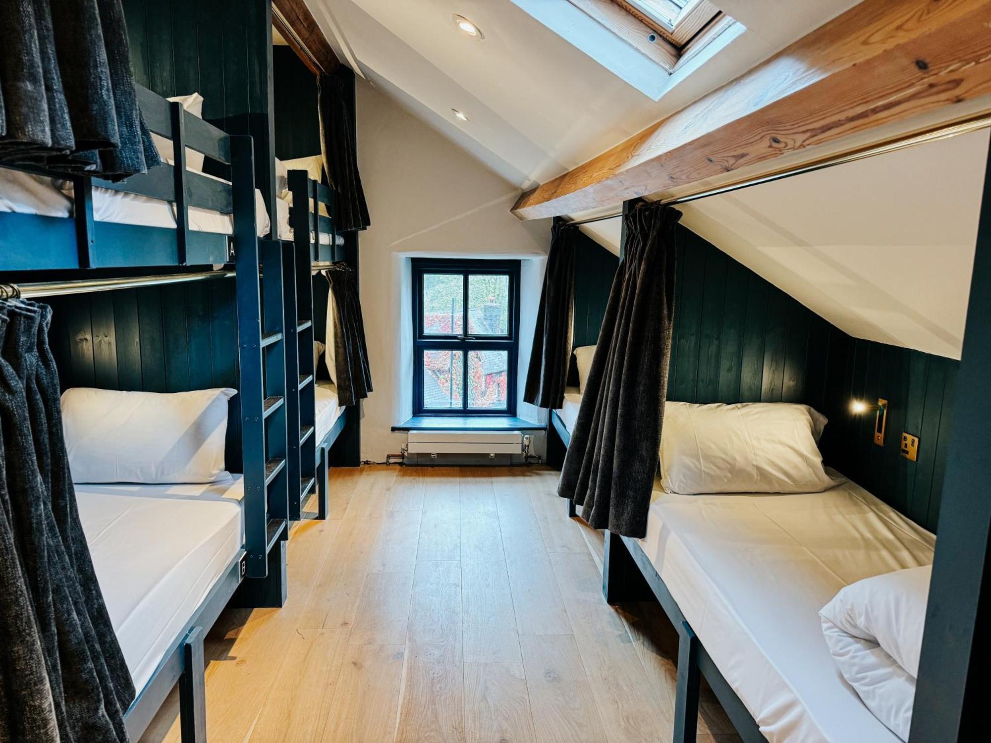 Хостел Base Camp Snowdonia, Gwersyll Cyntaf Eryri Бетс-и-Койд Экстерьер фото