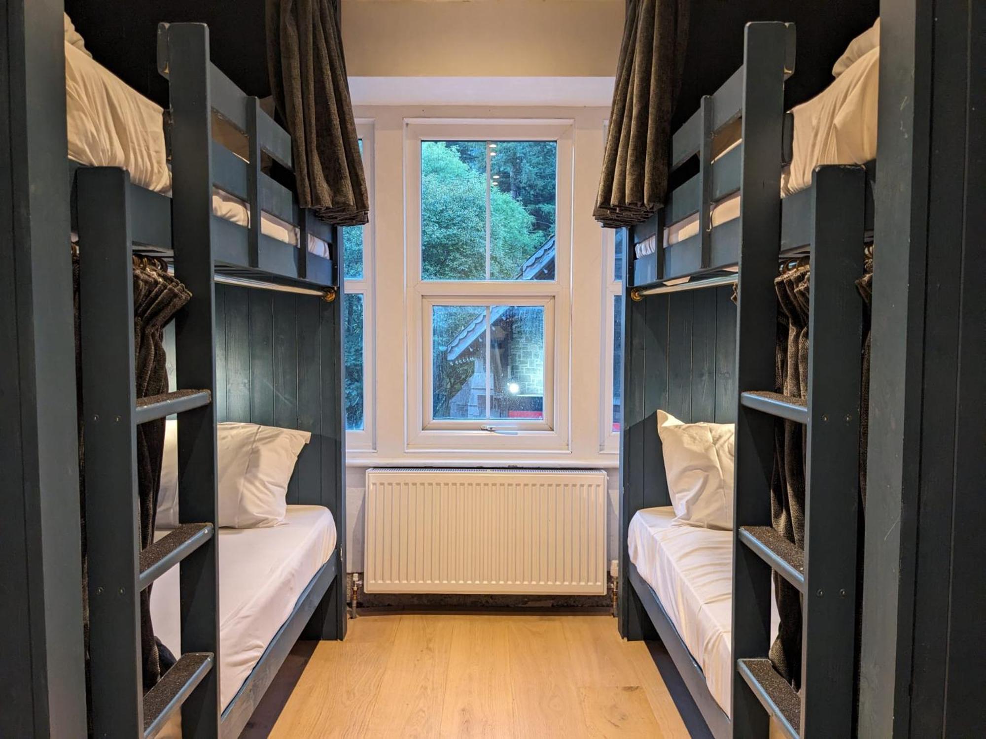 Хостел Base Camp Snowdonia, Gwersyll Cyntaf Eryri Бетс-и-Койд Экстерьер фото