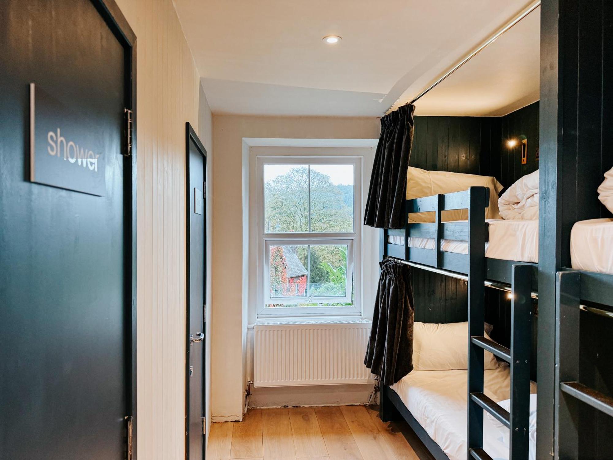 Хостел Base Camp Snowdonia, Gwersyll Cyntaf Eryri Бетс-и-Койд Экстерьер фото