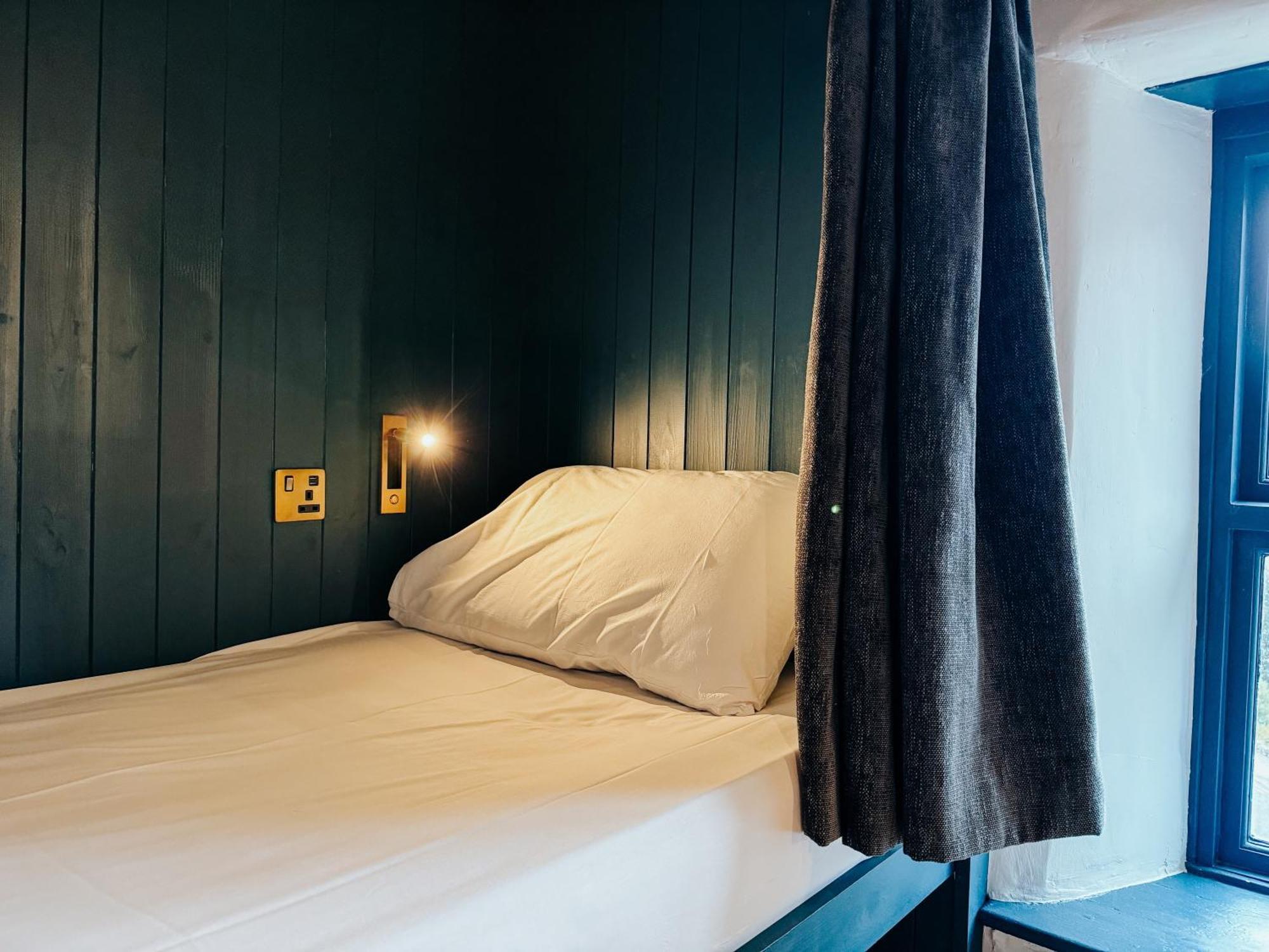 Хостел Base Camp Snowdonia, Gwersyll Cyntaf Eryri Бетс-и-Койд Экстерьер фото